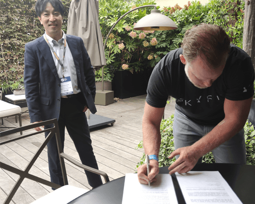 SkyFi CEO, Luke Fischer, signing agreement with Axelspace